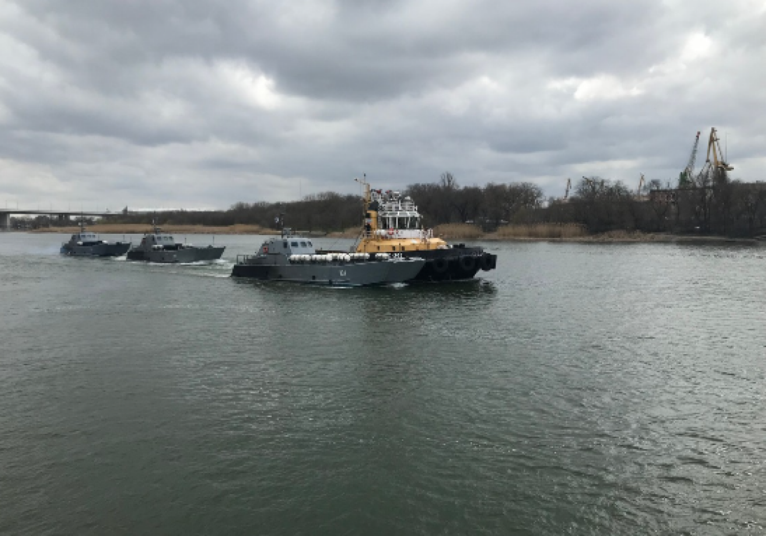 Попадает в черное море. Корабли Каспийской флотилии в Азовском море. Волго-Донской канал в Каспийском море. Военные корабли на реке Дон. Корабль Дон.