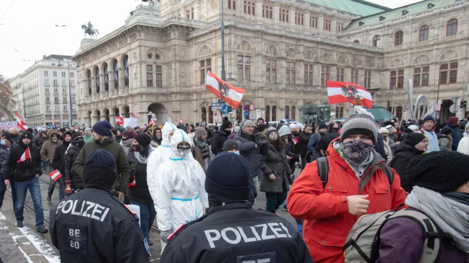 Вена человека фото. Митинг в Вене Австрия. Митинг и протесты ноябрь 2022. Климатический протест в Вене. Вена протесты против вакцинации.