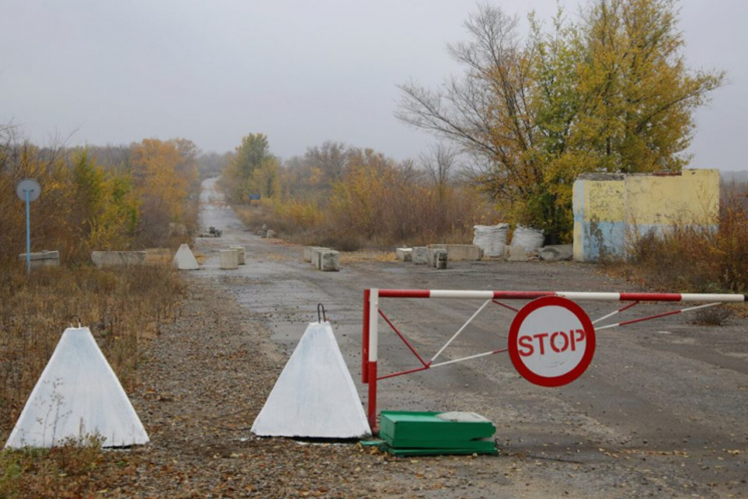 Пункт золотая. КПП золотое. КПВВ золотое. КПП золотое Луганской области. Золотое Донбасс.