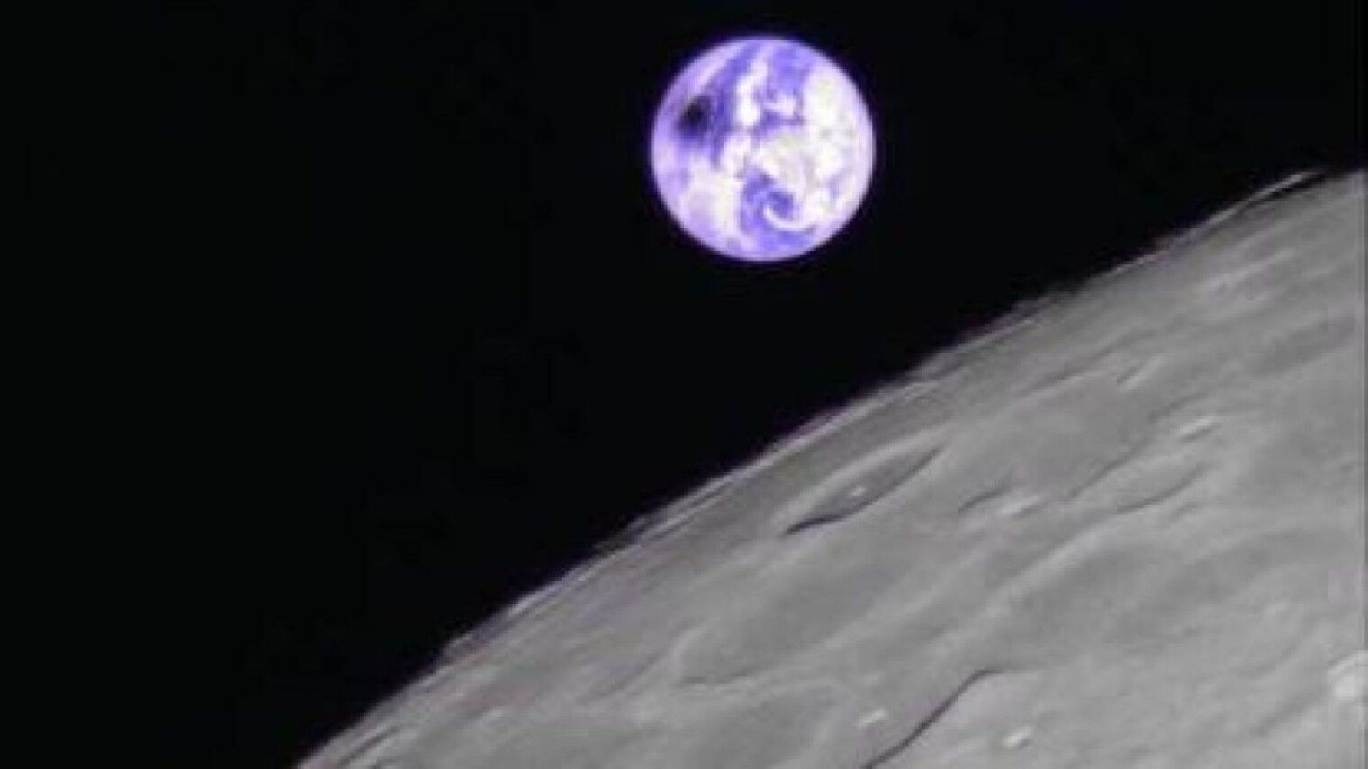 Лунное затмение в космосе