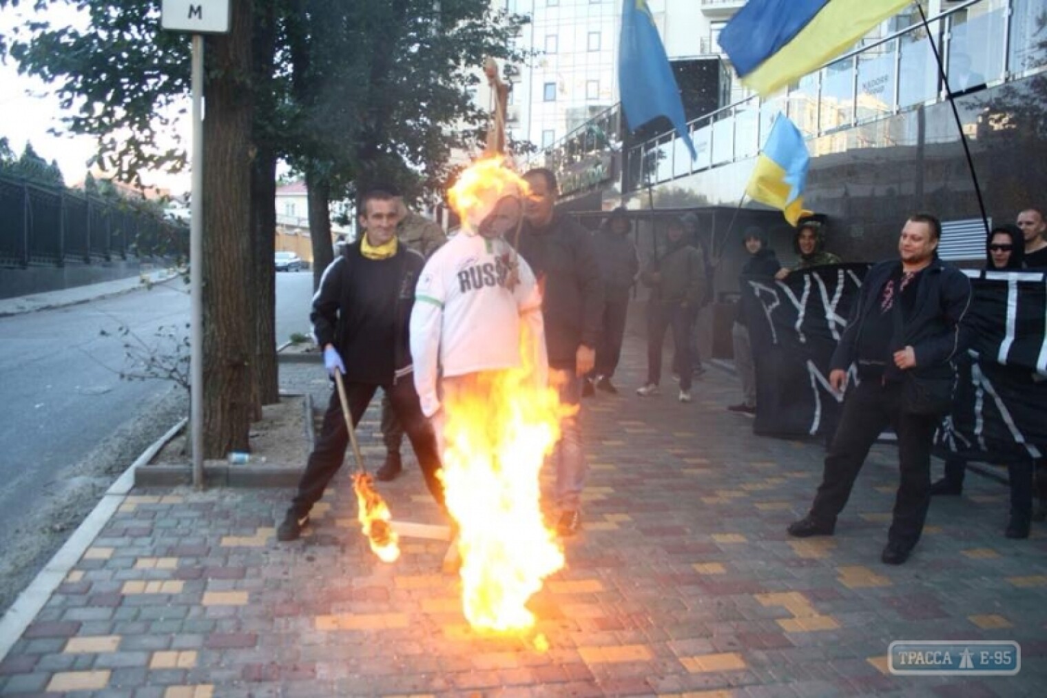 Компания Сожгли Половые Органы Марван Джарьяна Фото