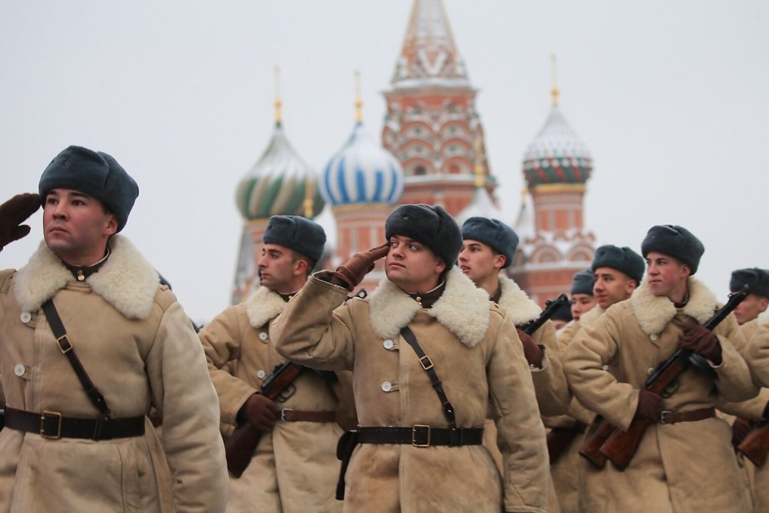 Марш на красной площади. Парад на красной площади 1941 праздник. Кадры парада 1941 года. Фильм парад 1941 года на красной площади. Парад 1941 года на красной площади видео.