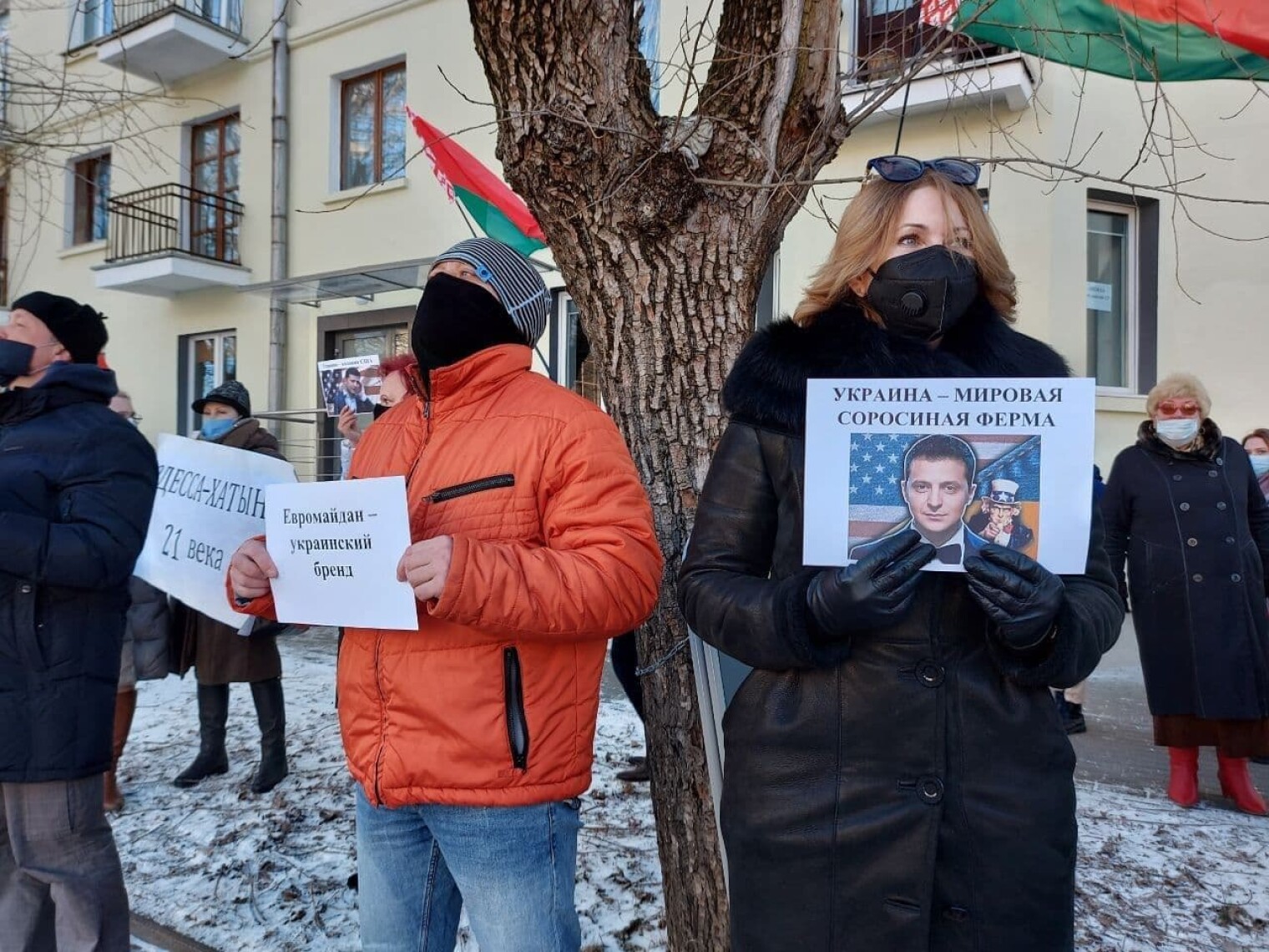 Посольство украины в минске. Митинг в Минске возле посольства. Украина Беларусь протесты. Посольство Украины в Беларуси. Митинг в Минске март.