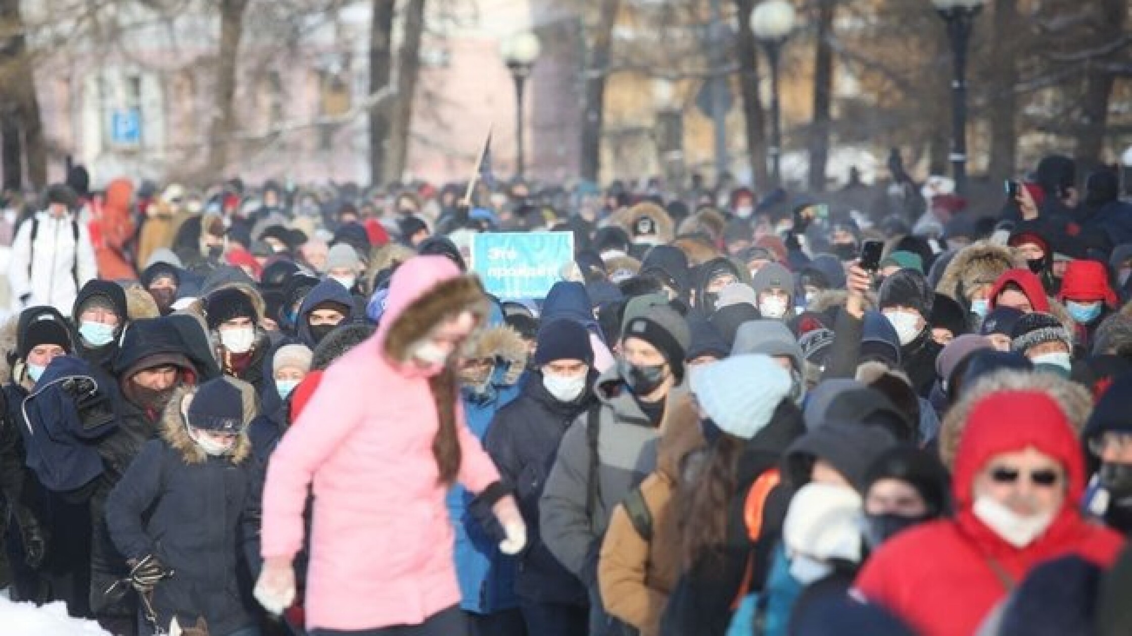 Под еще свежими впечатлениями от московских волнений. Массовые беспорядки в Москве 2002. Россия Япония погромы в Москве. Лениногорск массовые протесты.