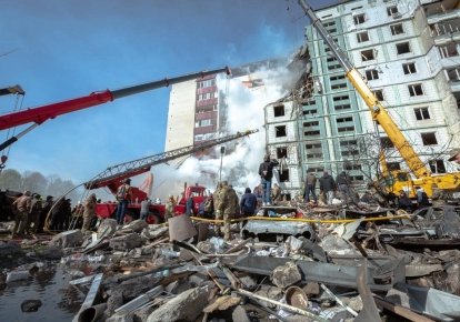 Зруйнована рашистами багатоповерхівка в Умані