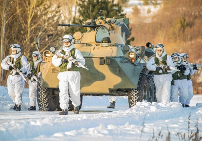 Міноборони РФ знову "відводить" техніку від кордонів України;