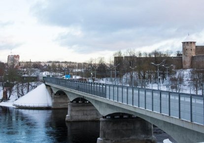 Мост между Нарвой и Ивангородом