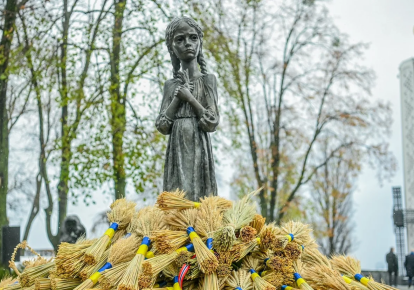 Скульптура "Гірка пам’ять дитинства", що нагадує про долю дітей під час Голодомору, 23 листопада 2024 року