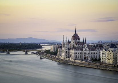 Здание венгерского парламента к наводнению