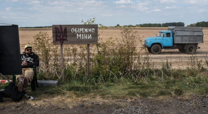 Водила довёл молодую авто-блядь до слёз. Хорошо, что мамка была рядом – утешила | ПОРНО