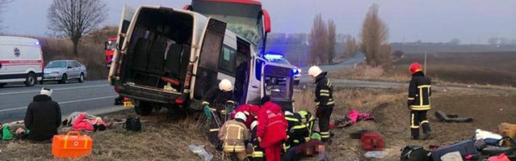 В Хмельницкой области автобус с переселенцами попал в ДТП, 7 человек погибли (ФОТО)