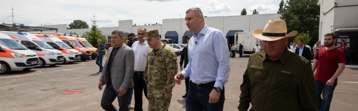 Кличко повідомив, що Київ отримав від партнерів і благодійників ще 17 швидких, 2 сучасних томографи та спецтехніку