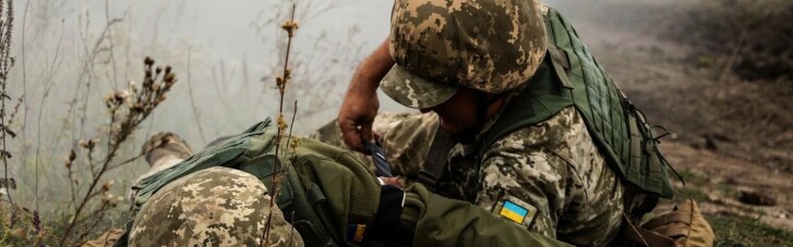 На Донбассе ранили украинского военного