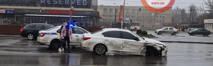 В Киеве авто на светофоре протаранило шесть автомобилей (ФОТО, ВИДЕО)