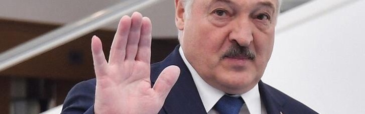 Лукашенко лицемерно, хоть и одним из первых, поздравил украинцев с праздником