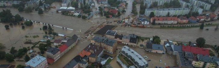 В одном из польских городов наводнение снесло мост: людей принудительно эвакуируют