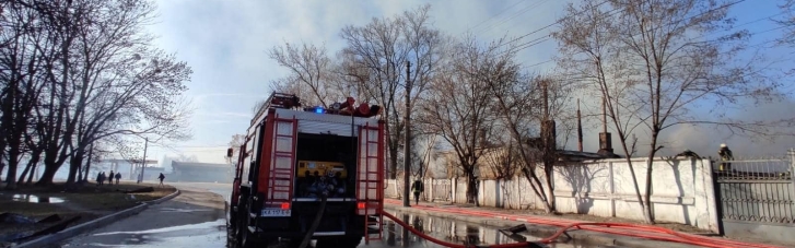 У Києві загасили пожежу у складських будинках у Солом'янському районі, є загиблі