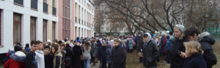 В Донецке массово эвакуируют школьников, силовики ищут взрывчатку