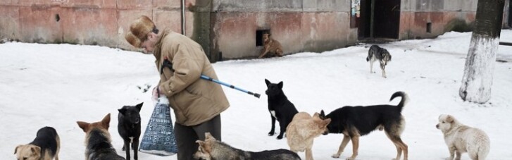 Горілка, Донбас та бродячі пси. Чим відомий британський журналіст, поранений в Авдіївці