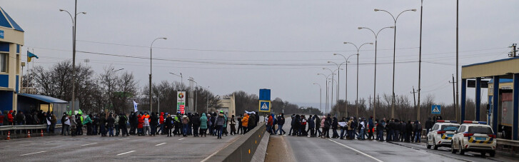 В Одесі моряки і працівники порту перекрили дорогу, вимагаючи відставки Криклія (ФОТО, ВІДЕО)