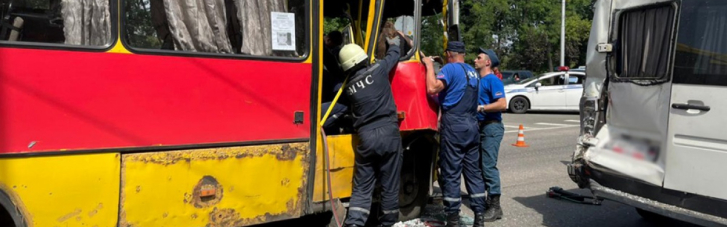 В оккупированном Донецке произошло масштабное ДТП, пострадали 16 человек (ФОТО)