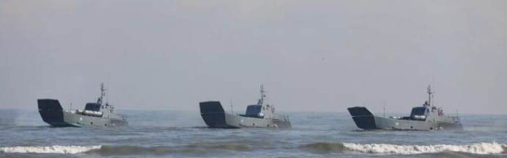 "Учения": 15 военных кораблей РФ вошли в Черное море