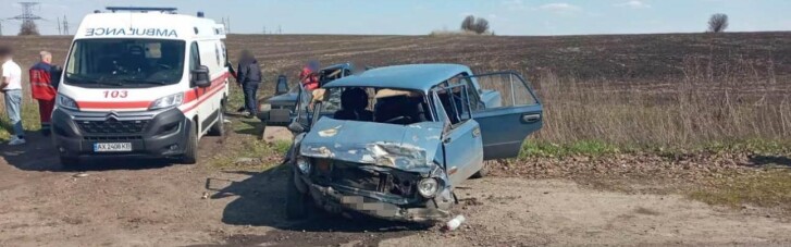 На Харьковщине столкнулись два автомобиля, семь человек в больнице (ФОТО)