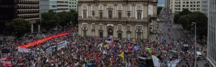 Півмільйона смертей від COVID-19: бразильці масово протетують проти бездіяльності влади (ФОТО)