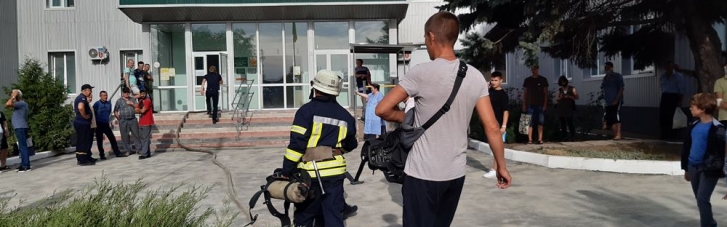 В Волновахе произошел пожар в больнице: эвакуировали более 100 человек (ФОТО, ВИДЕО)