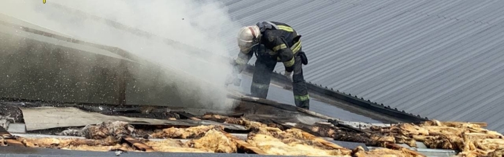 В Оболонському районі Києва загорілися склади (ФОТО)