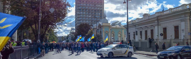 Митинг ученых в центре Киева: полиция перекрыла улицу Грушевского