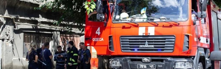 В Одеській області дощем розмило греблю, підтоплені дороги та подвір'я (ФОТО)