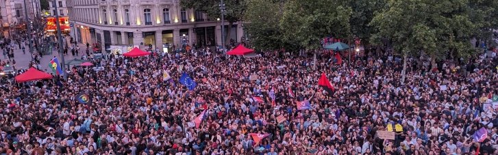 У Франції люди вийшли на протести через перемогу ультраправих