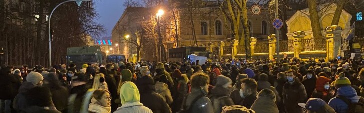 Во многих городах Украины граждане вышли в поддержку осужденного Стерненко (ФОТО)