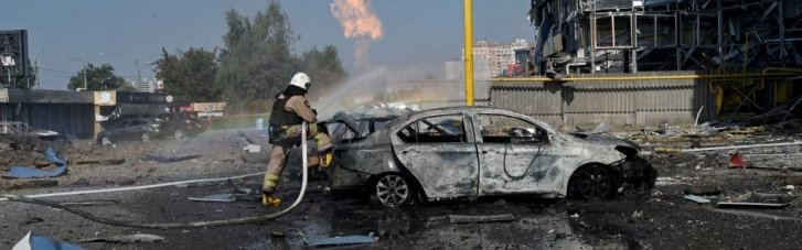 Росіяни вгатили по Харкову та передмістю: спалахнула пожежа