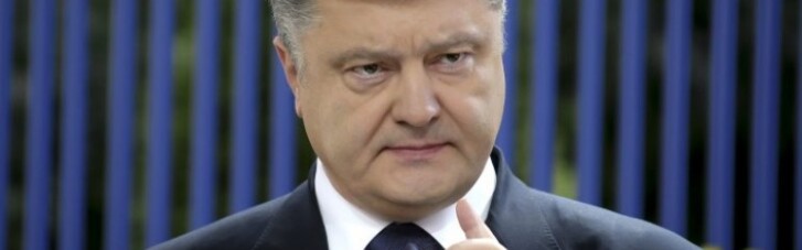 Порошенко потребовал создать штаб по ликвидации последствий пожара на нефтебазе