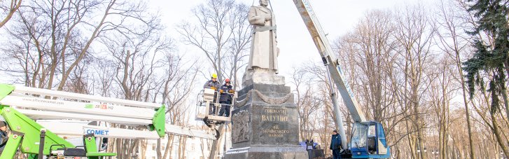 Решение столичной власти о демонтаже советских памятников поддерживают почти 70% киевлян и 65% переселенцев, - соцопрос