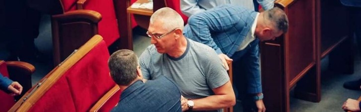 Нардеп Івченко у залі ВРУ кинувся з кулаками на свого колегу Сольського (ФОТО)