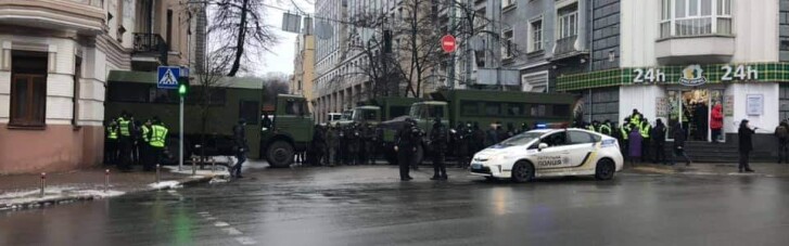 Мітингарі змусили нардепів йти до Ради через "підземілля" (ФОТО, ВІДЕО)