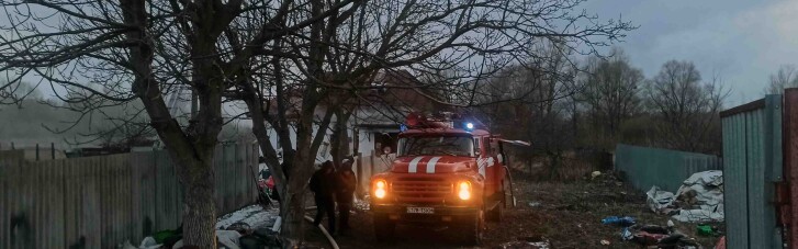 Під час пожежі в селі на Київщині сусіди врятували жінку з чотирма дітьми