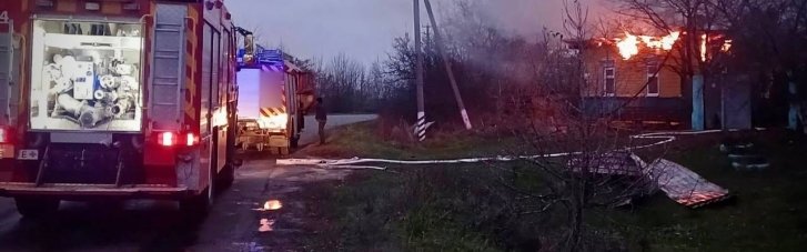 На Чернігівщині через дронову атаку спалахнув будинок (ФОТО)