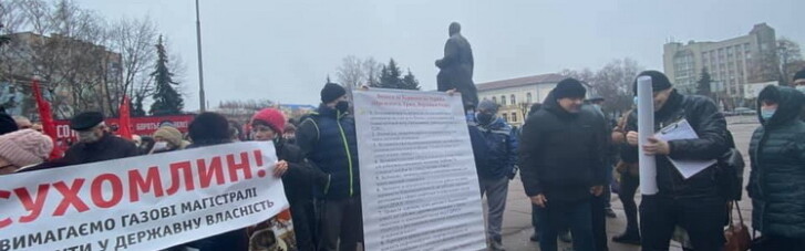 Участники "тарифного протеста" в Житомире прорвались в горсовет (ФОТО)