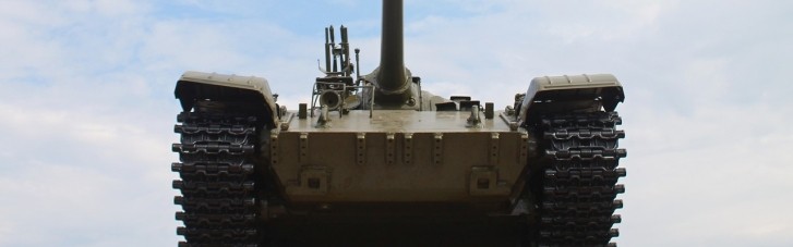 В Германии танк, направлявшийся на военные учения, открыл стрельбу