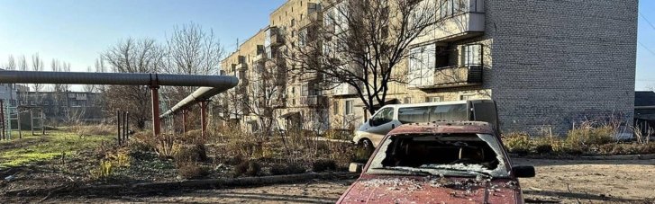 Подорвали дверь гранатой: российские оккупанты обворовали гараж в Селидово и сами сняли это на видео