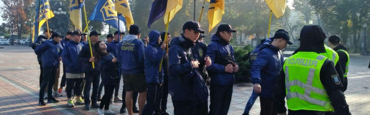 Нацкорпус митингует под Радой