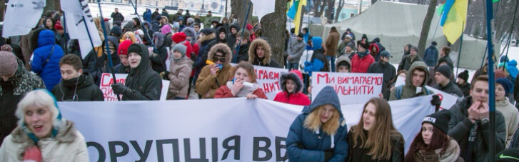 Самоубийство, коррупция и забастовка. Как в медуниверситете им. Богомольца подменяют скандалы