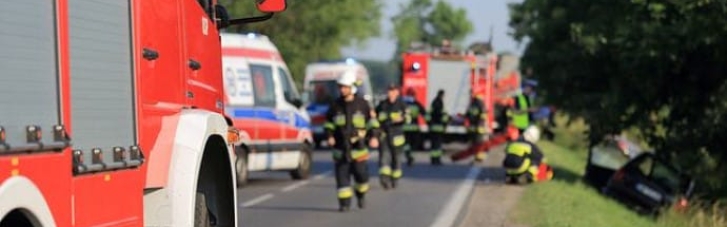 У Польщі водійка напідпитку врізалась в автобус з українцями: десятеро постраждалих (ФОТО)