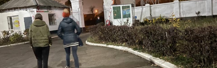 В Николаеве отчаявшиеся родственники больной COVID-19 устроили ночью погром в больнице