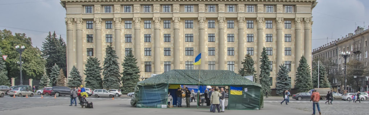 Окупанти обстріляли центр Харкова, під удар знову потрапили житлові будинки