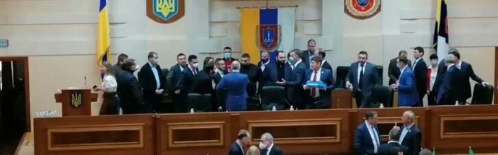 Знову бійки: Одеська облрада зібралась на другу сесію (ФОТО, ВІДЕО)